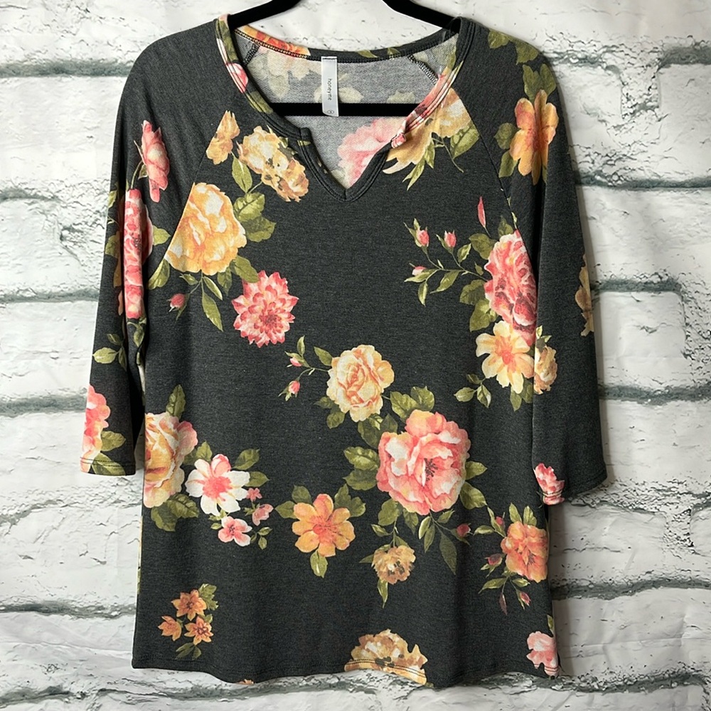 Honeyme 3/4 Sleeve Floral Top. Size S NWOT